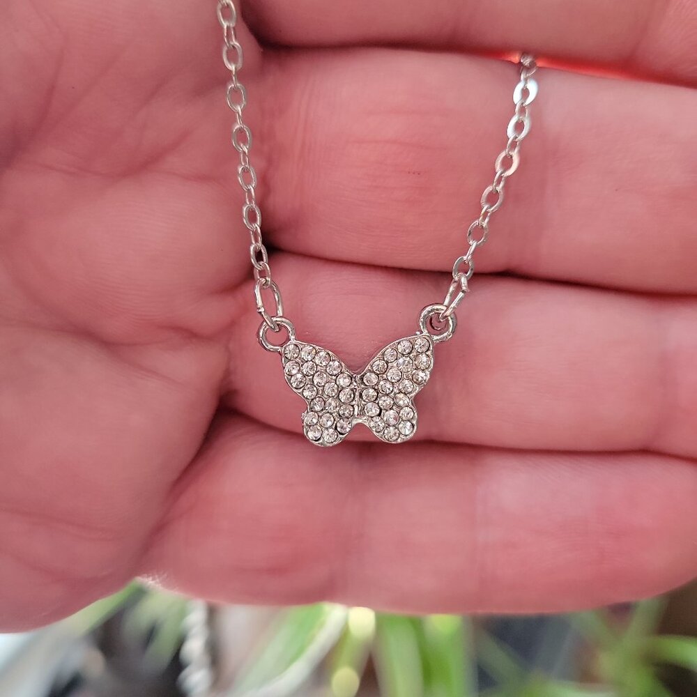 Silvery Butterfly Pendant Necklace โ Dainty Sparkle, Adjustable Fit NEW DD - Picture 1 of 6